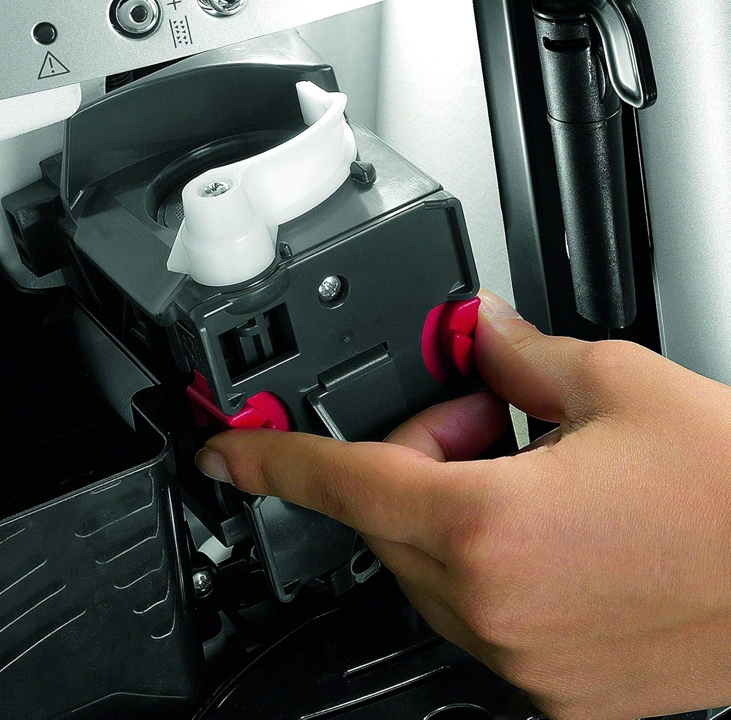 DeLonghi Magnifica ESAM 3300 Review: Still Worth It? 4